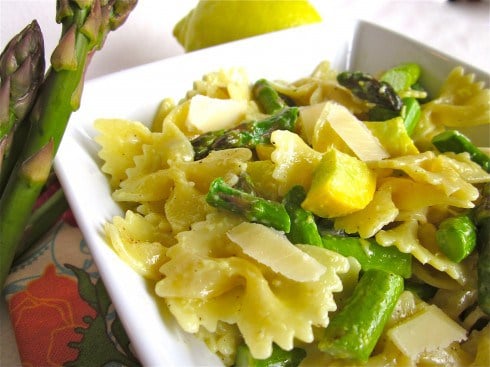 {Very Quick} Garlic Asparagus and Pasta with Lemon Cream from TheFoodCharlatan.com