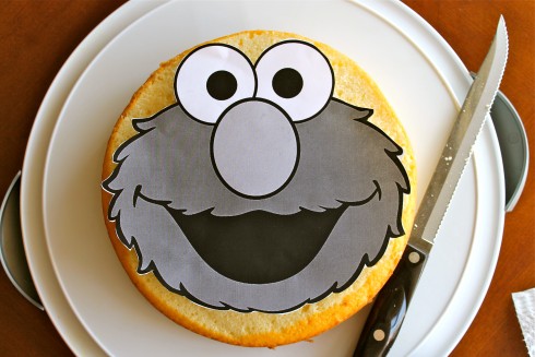 How to make an Elmo Cake  without mold  - 14