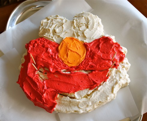 How to make an Elmo Cake  without mold  - 16