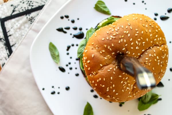 Caprese Burger with Artichoke Pesto Sauce | thefoodcharlatan.com