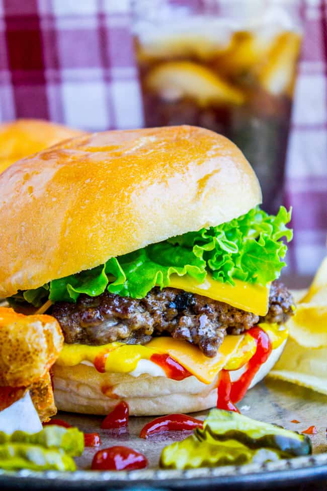 Smash Burgers With Garlic Butter Buns