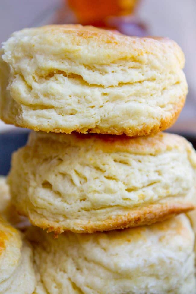 how to make buttermilk biscuits