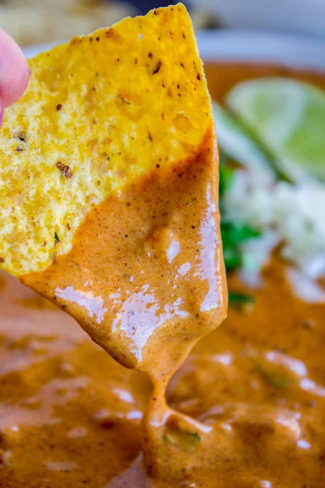 https://thefoodcharlatan.com/wp-content/uploads/2019/01/Copycat-Chilis-Queso-Dip-Slow-Cooker-4-e1548461356590.jpg