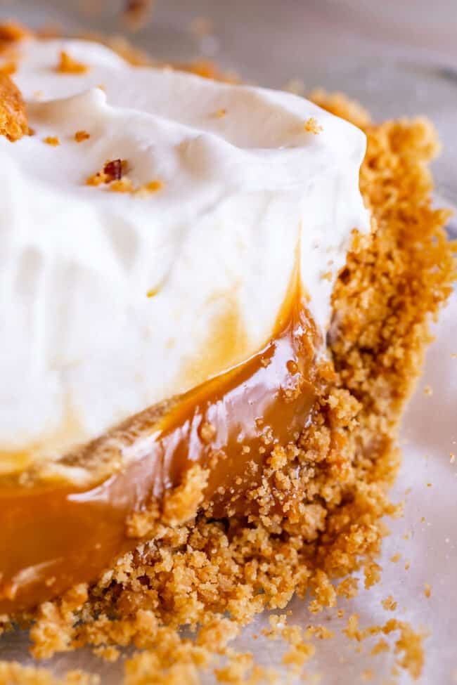 Dulce de Leche Cream Pie with Crumble Topping - The Food Charlatan