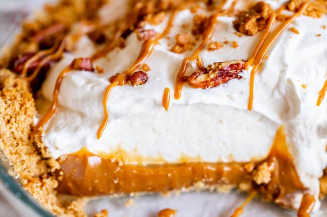 Dulce de Leche Cream Pie with Crumble Topping - The Food Charlatan