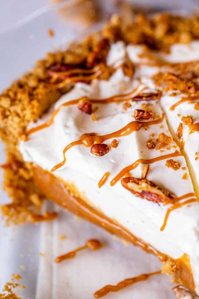 Dulce de Leche Cream Pie with Crumble Topping - The Food Charlatan