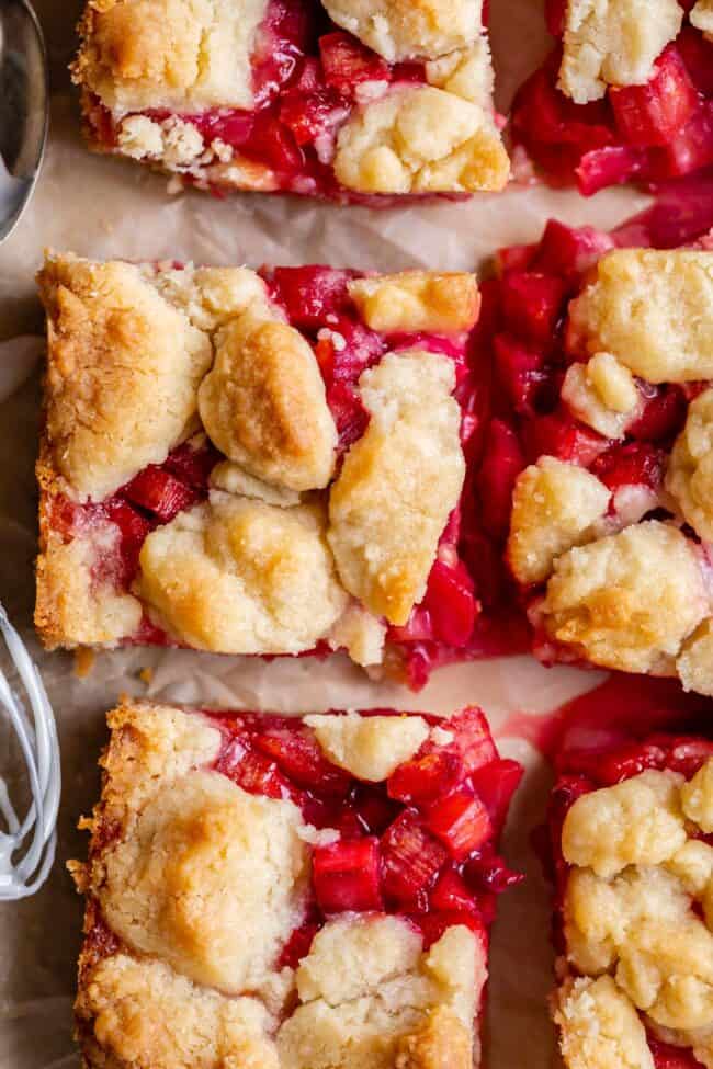 rhubarb dessert bars in squares 