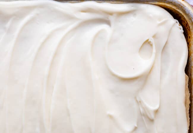 swirly cream cheese frosting for banana cake
