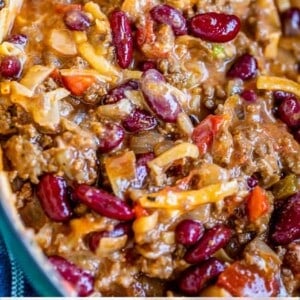 quick and easy chili recipe with cheese and sour cream
