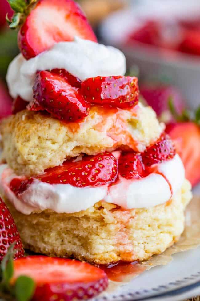 how to make strawberry shortcake with real biscuits and strawberry topping.