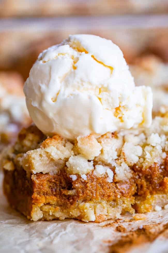 pumpkin pie bar with streusel and ice cream