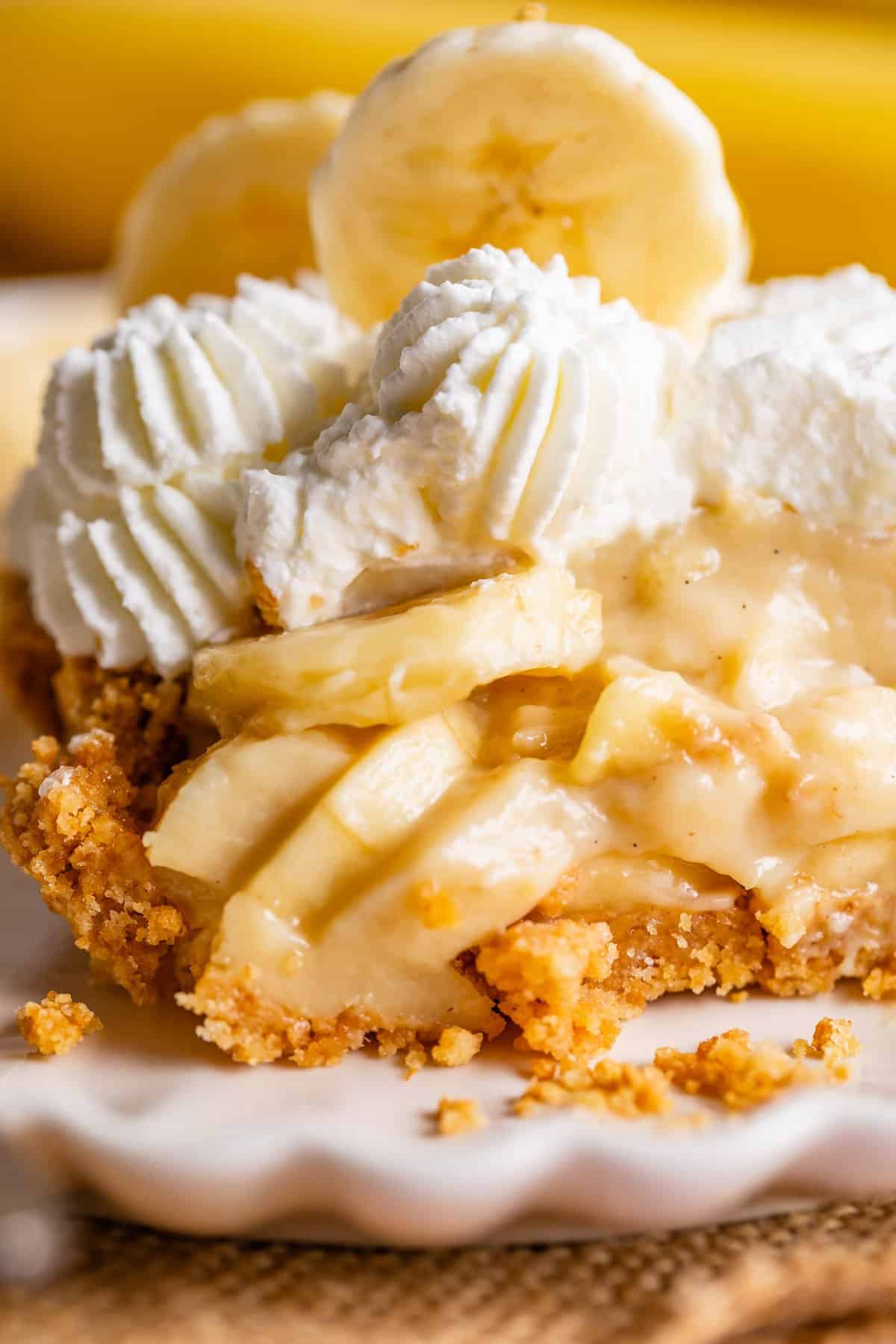 https://thefoodcharlatan.com/wp-content/uploads/2022/03/Banana-Cream-Pie-Recipe-10.jpg