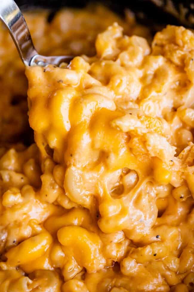 spoon lifting serving of best slow cooker mac and cheese.