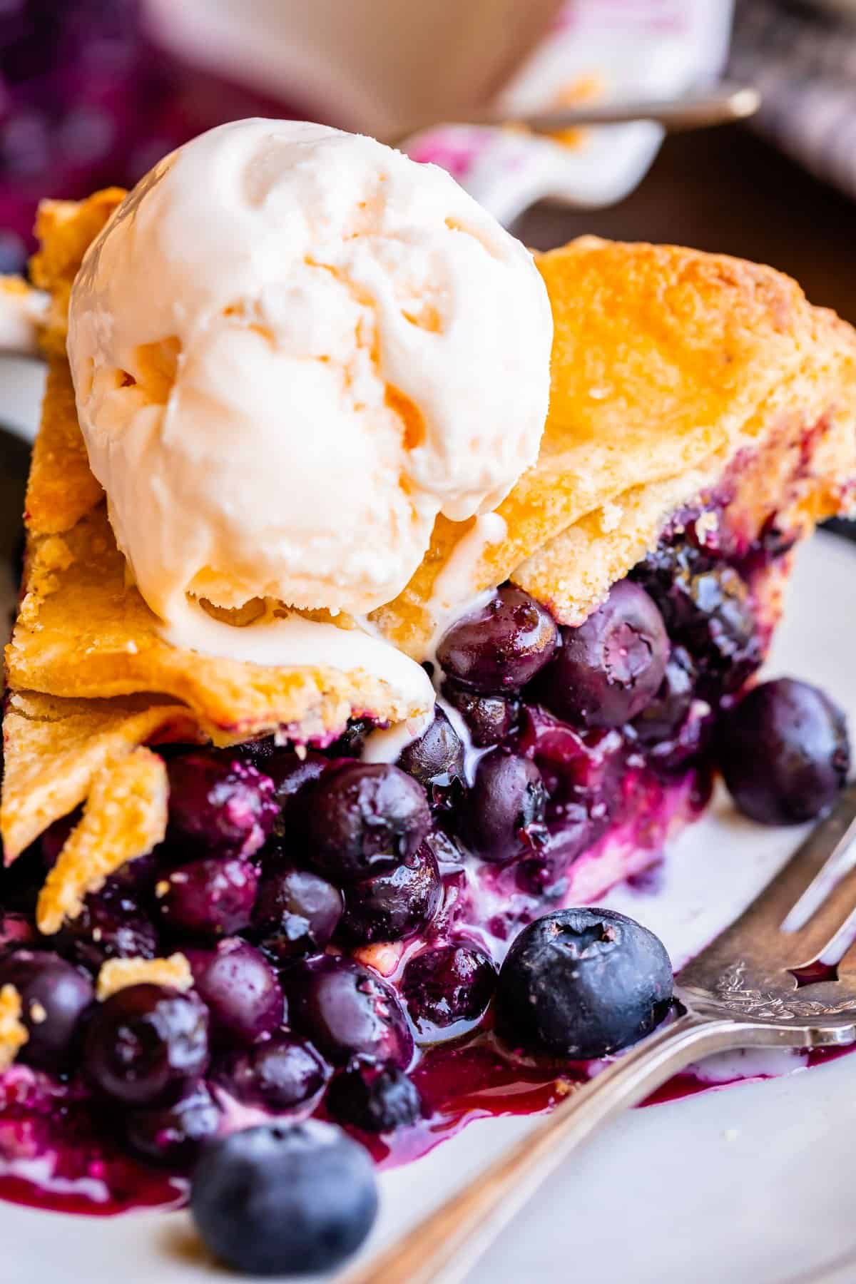 Blueberry Pie With Ice Cream