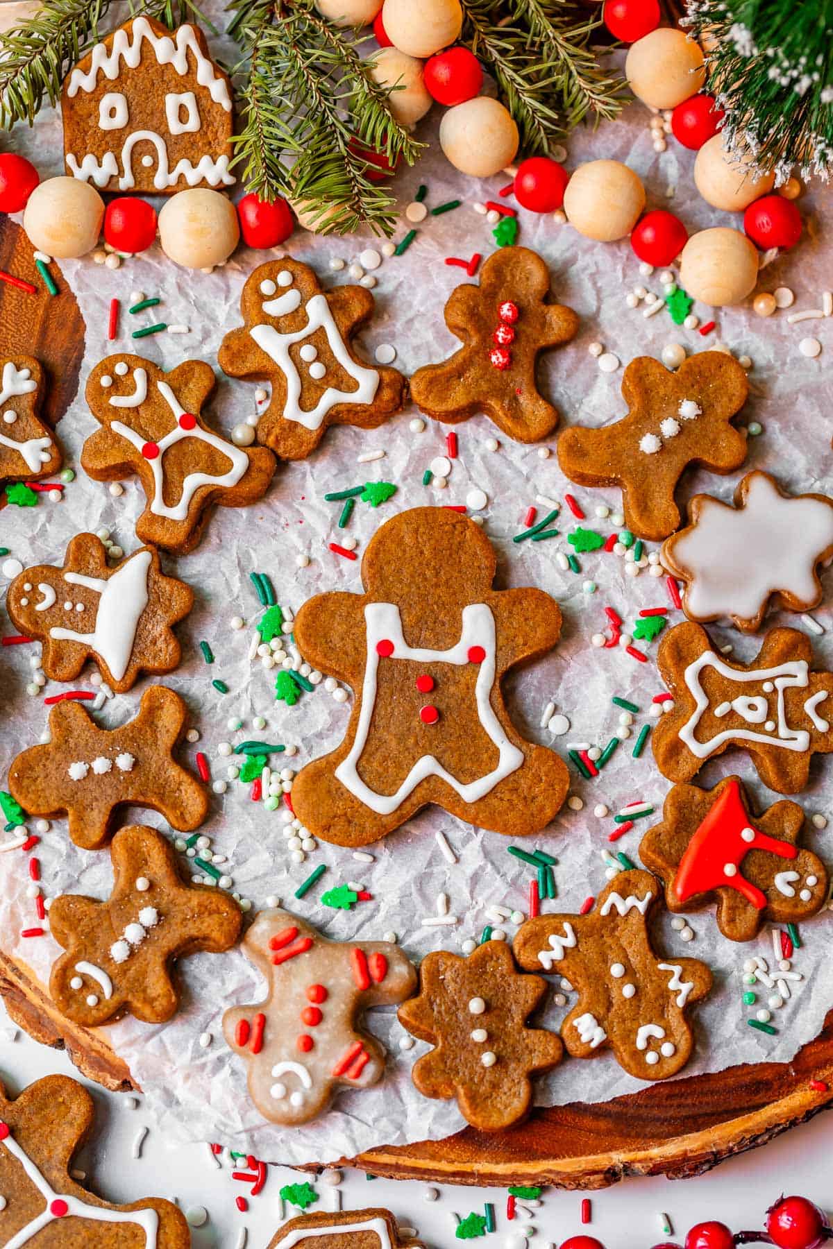 gingerbread cookies recipe with little gingerbread in a circle around a larger gingerbread man.
