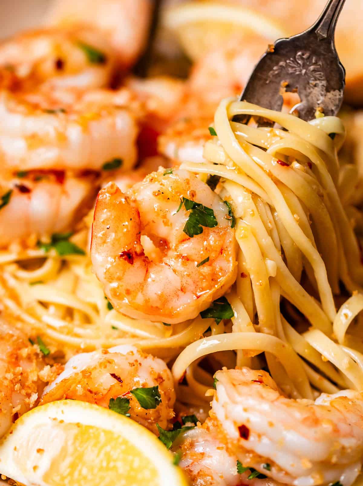 shrimp scampi with linguine pasta.