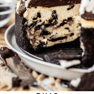pinterest image of oreo cheesecake with text "this oreo cheesecake has 63 oreos".